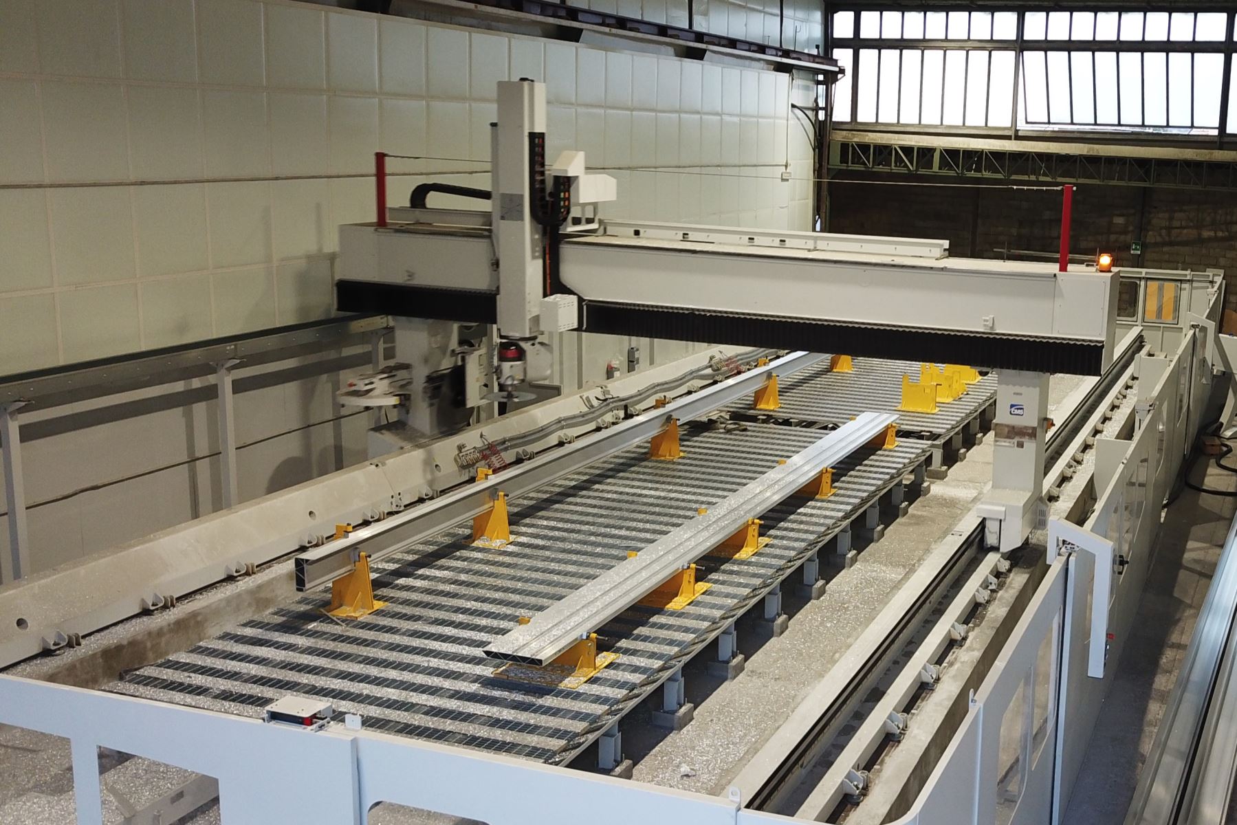 Centro lavorazioni meccaniche <br>CNC 5 assi CMS