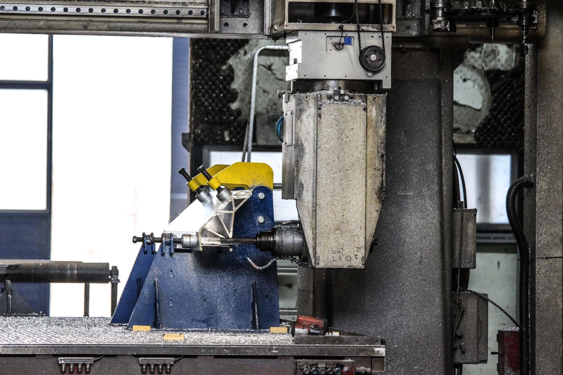Centro lavorazioni meccaniche<br>CNC 5 assi Cosmec